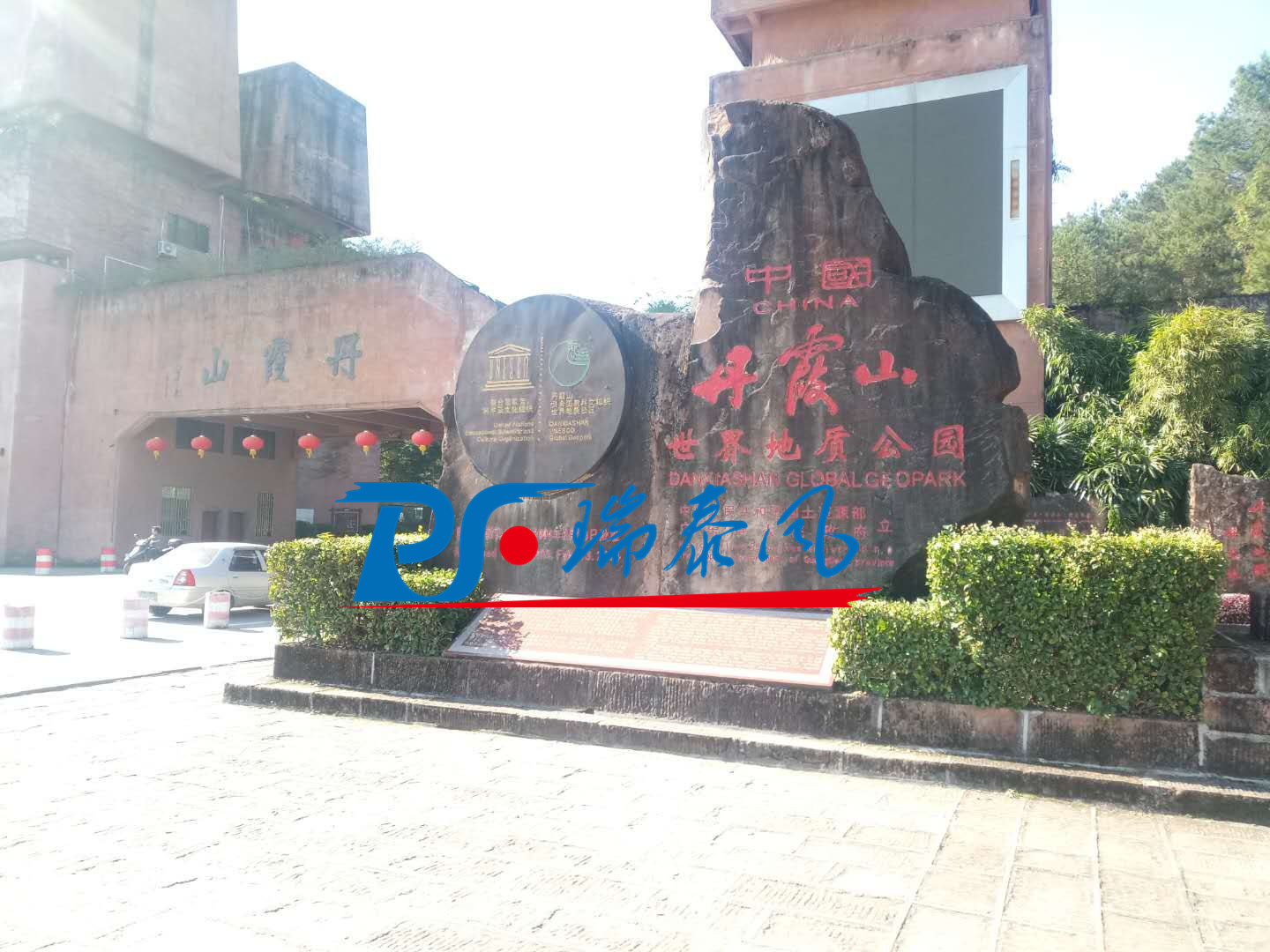 鋼結(jié)構(gòu)廠房通風(fēng)降溫方案、廠房車間通風(fēng)降溫方案、大型工業(yè)風(fēng)扇、物流倉儲大風(fēng)扇、大吊扇、工業(yè)風(fēng)扇、廠房車間降溫設(shè)備、廠房車間通風(fēng)設(shè)備、車間溫控設(shè)備、工業(yè)大吊扇、工業(yè)大風(fēng)扇、工業(yè)節(jié)能風(fēng)扇、湖北瑞兆偉業(yè)通風(fēng)降溫科技有限公司、瑞泰風(fēng)工業(yè)大風(fēng)扇