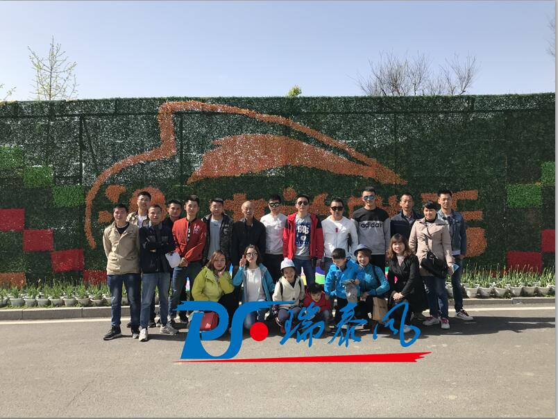 鋼結(jié)構(gòu)廠房通風(fēng)降溫方案、廠房車間通風(fēng)降溫方案、大型工業(yè)風(fēng)扇、物流倉(cāng)儲(chǔ)大風(fēng)扇、大吊扇、工業(yè)風(fēng)扇、廠房車間降溫設(shè)備、廠房車間通風(fēng)設(shè)備、車間溫控設(shè)備、工業(yè)大吊扇、工業(yè)大風(fēng)扇、工業(yè)節(jié)能風(fēng)扇、湖北瑞兆偉業(yè)通風(fēng)降溫科技有限公司