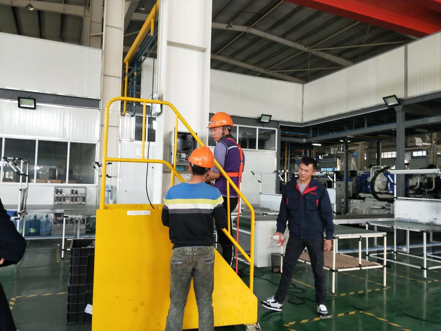 鋼結(jié)構(gòu)廠房通風(fēng)降溫方案、廠房車間通風(fēng)降溫方案、大型工業(yè)風(fēng)扇、物流倉(cāng)儲(chǔ)大風(fēng)扇、大吊扇、工業(yè)風(fēng)扇、廠房車間降溫設(shè)備、廠房車間通風(fēng)設(shè)備、車間溫控設(shè)備、工業(yè)大吊扇、工業(yè)大風(fēng)扇、工業(yè)節(jié)能風(fēng)扇、湖北瑞兆偉業(yè)通風(fēng)降溫科技有限公司