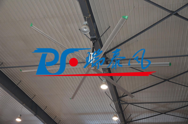 鋼結(jié)構(gòu)廠房通風(fēng)降溫方案、廠房車間通風(fēng)降溫方案、大型工業(yè)風(fēng)扇、物流倉(cāng)儲(chǔ)大風(fēng)扇、大吊扇、工業(yè)風(fēng)扇、廠房車間降溫設(shè)備、廠房車間通風(fēng)設(shè)備、車間溫控設(shè)備、工業(yè)大吊扇、工業(yè)大風(fēng)扇、工業(yè)節(jié)能風(fēng)扇、湖北瑞兆偉業(yè)通風(fēng)降溫科技有限公司