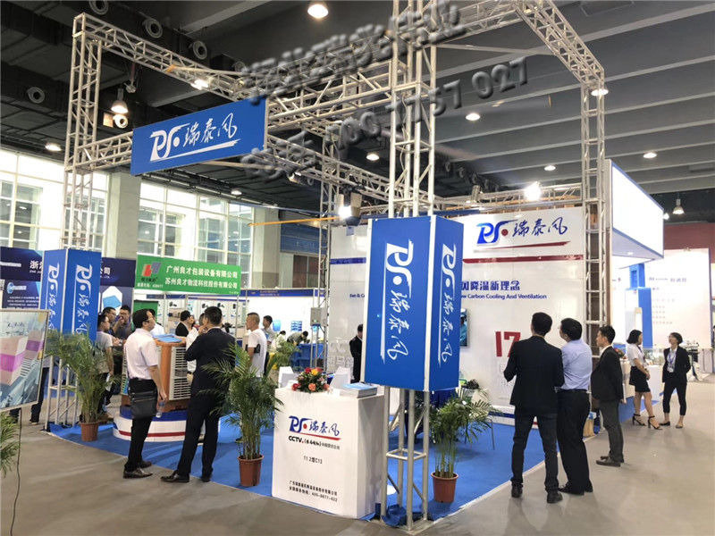 鋼結(jié)構(gòu)廠房通風(fēng)降溫方案、廠房車間通風(fēng)降溫方案、大型工業(yè)風(fēng)扇、物流倉儲(chǔ)大風(fēng)扇、大吊扇、工業(yè)風(fēng)扇、廠房車間降溫設(shè)備、廠房車間通風(fēng)設(shè)備、車間溫控設(shè)備、工業(yè)大吊扇、工業(yè)大風(fēng)扇、工業(yè)節(jié)能風(fēng)扇、湖北瑞兆偉業(yè)通風(fēng)降溫科技有限公司