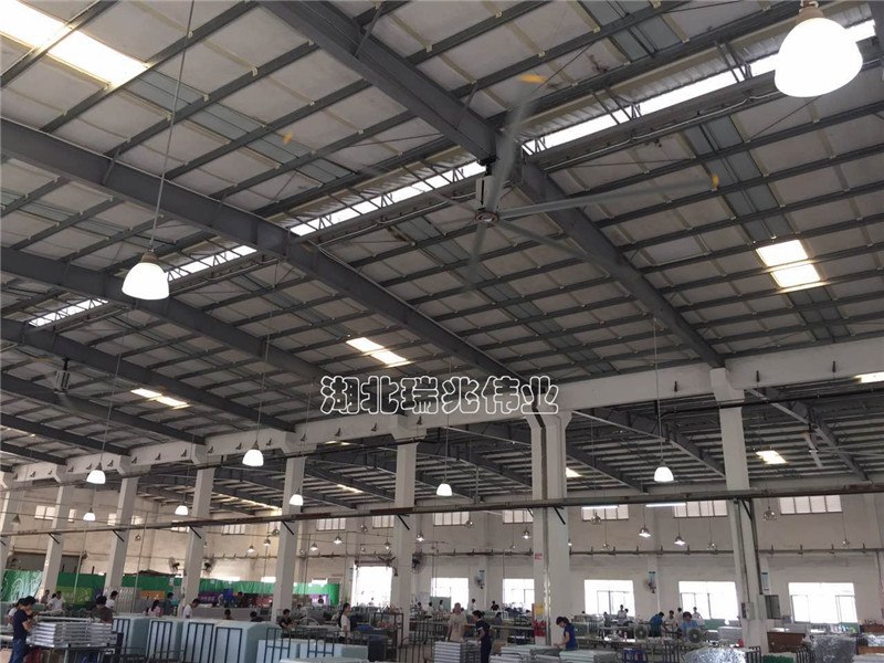 鋼結構廠房通風降溫方案、大型工業(yè)風扇、物流倉儲大風扇、大吊扇、工業(yè)風扇、車間溫控設備、工業(yè)大吊扇、工業(yè)大風扇、工業(yè)節(jié)能風扇一站式服務及廠房車間通風降溫方案與廠房車間通風降溫設備