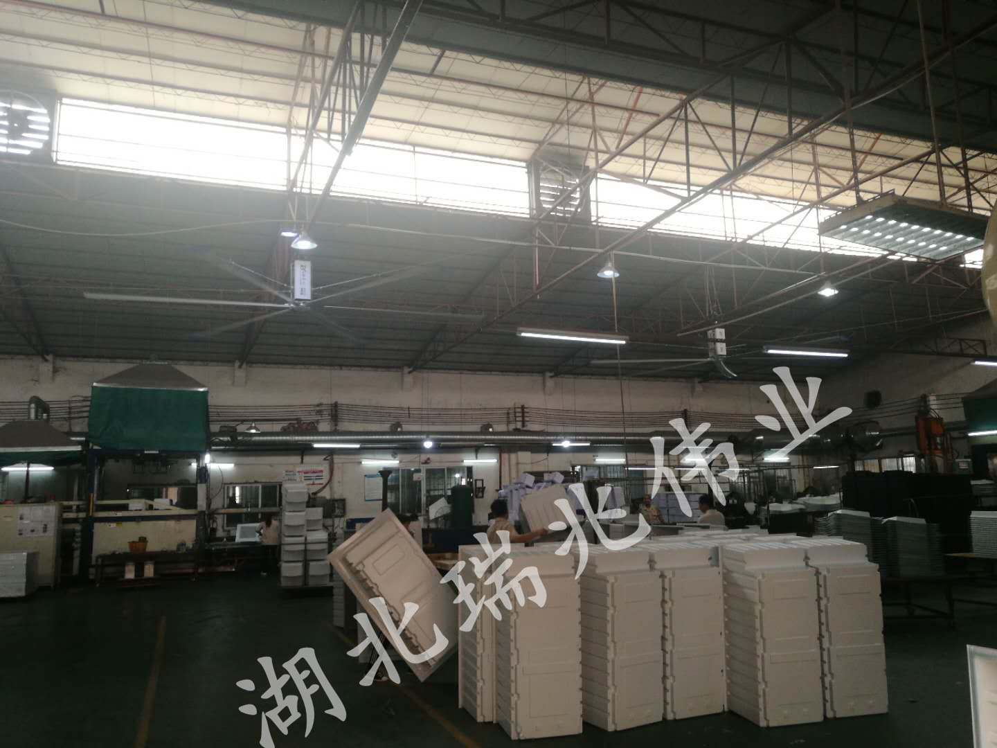 工業(yè)大吊扇、工業(yè)大風扇、工業(yè)節(jié)能風扇、工業(yè)風扇、廠房車間降溫設(shè)備、廠房車間通風設(shè)備