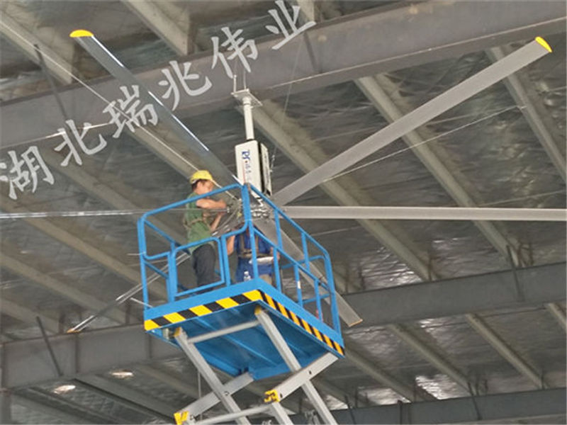 大型工業(yè)風(fēng)扇、工業(yè)大吊扇、工業(yè)大風(fēng)扇、工業(yè)節(jié)能風(fēng)扇、高大廠房通風(fēng)降溫設(shè)備