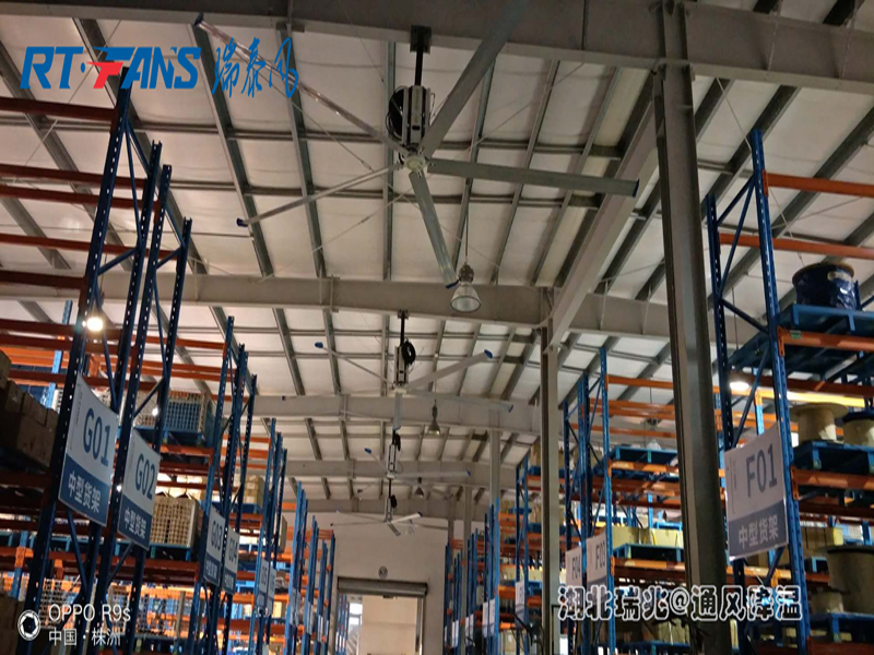 工業(yè)大風(fēng)扇    瑞泰風(fēng)工業(yè)大風(fēng)扇  大型工業(yè)風(fēng)扇  工業(yè)節(jié)能風(fēng)扇  武漢廠(chǎng)房降溫
