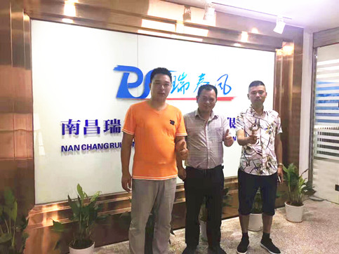 千里探望華中團(tuán)隊(duì)，吹響廠房車間通風(fēng)降溫沖鋒號(hào)
