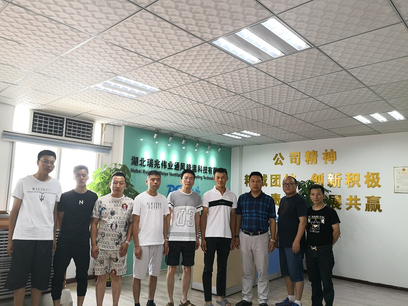 粵總部瑞泰風(fēng)領(lǐng)導(dǎo)赴鄂、湘、贛、桂四分公司探望奮斗在廠房通風(fēng)降溫前沿的家人們！