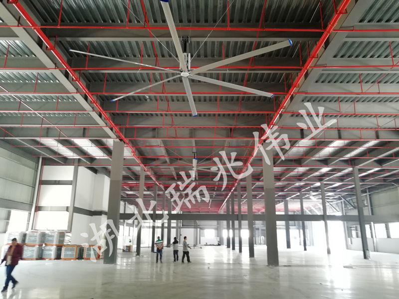 瑞泰風工業(yè)大吊扇，是您調節(jié)廠房空氣必備的好幫手！一年四季皆可用！