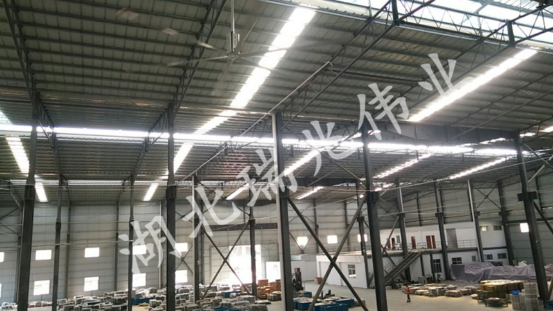 相比一般的降溫設(shè)備，瑞泰風(fēng)工業(yè)風(fēng)扇的優(yōu)勢(shì)在哪里呢？