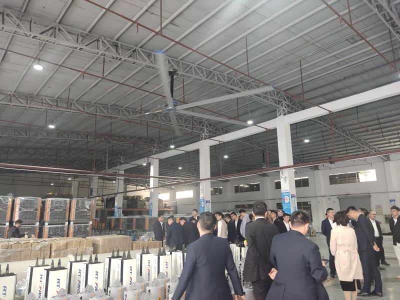 在夏天車間降溫很重要，工業(yè)大風(fēng)扇剛好滿足你的需求！
