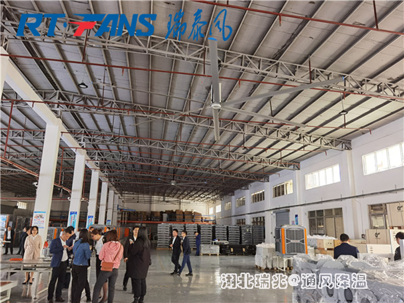 高大空間降溫只需一臺(tái)工業(yè)大風(fēng)扇！