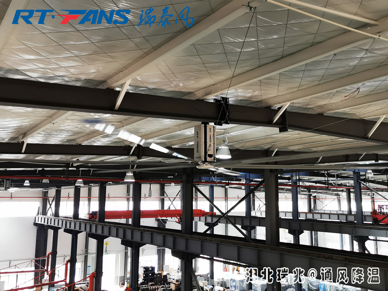 工業(yè)大型風(fēng)扇擁有超大直徑的扇葉，通風(fēng)降溫效好！